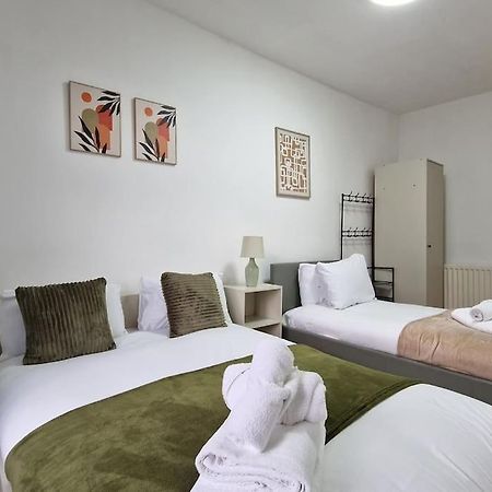 2 Bedroom Apartment Near Station London Bagian luar foto