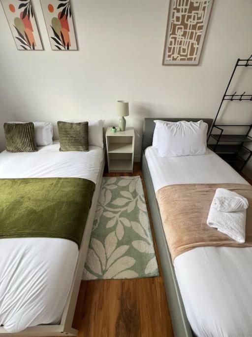 2 Bedroom Apartment Near Station London Bagian luar foto