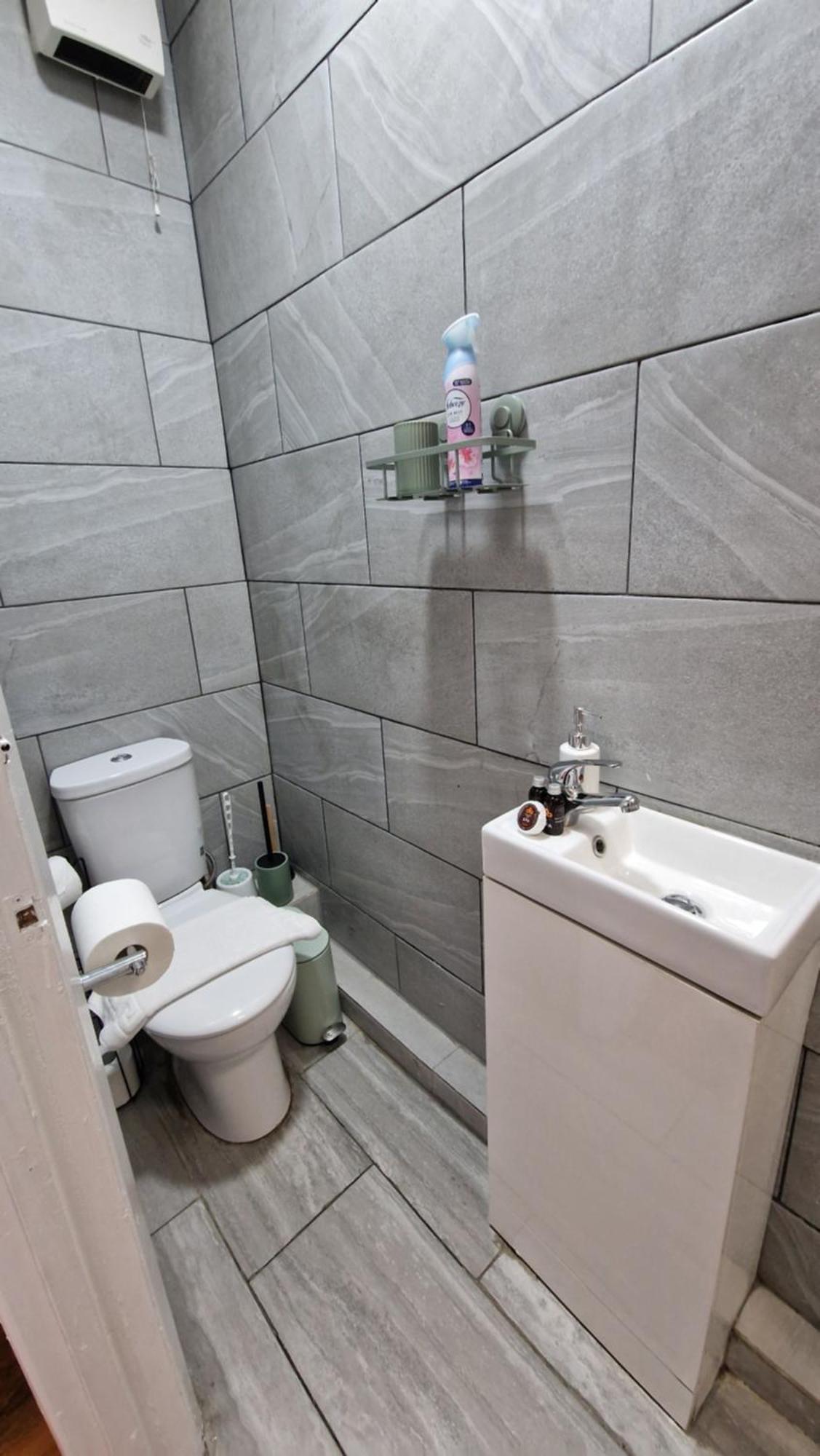 2 Bedroom Apartment Near Station London Bagian luar foto